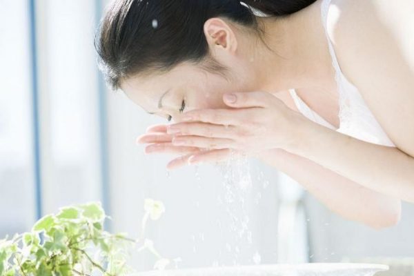 5 tác dụng tuyệt vời của nước vo gạo đối với da mặt